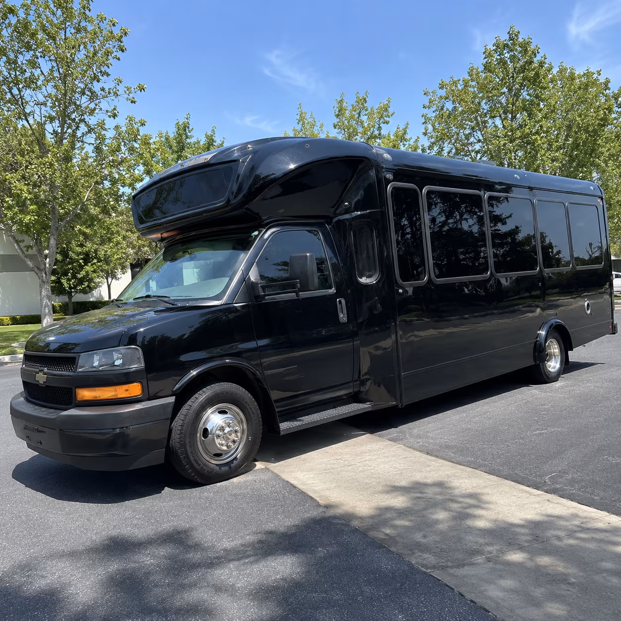 augusta 15 passenger party bus