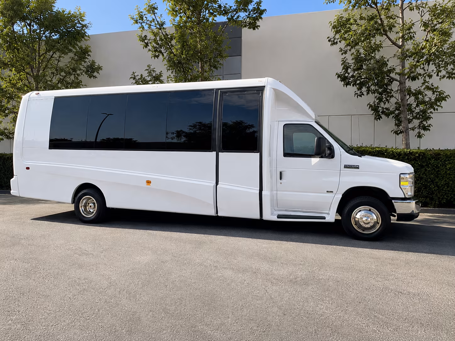 bus rentals for corporate training retreats and off site meetings